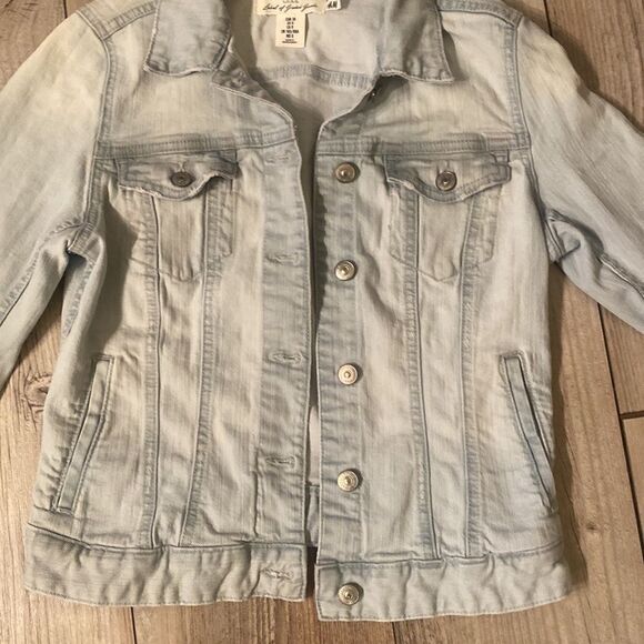 H & M Size 8 Jean Jacket Light Washed - Picture 3 of 7